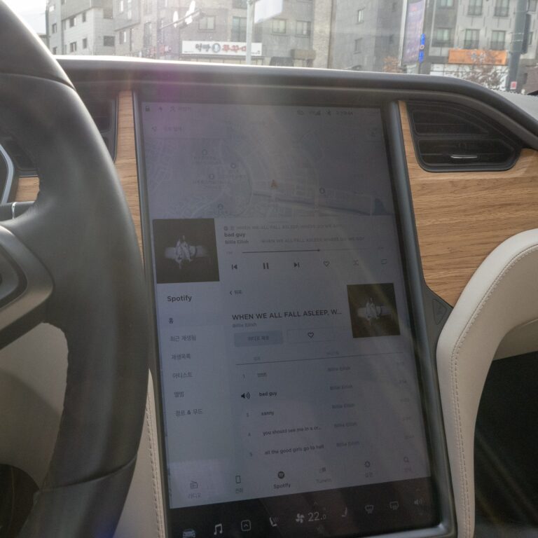 스포티파이가 인앱으로 들어온 테슬라